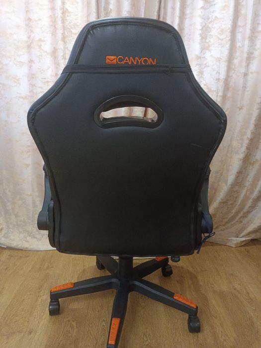 Игровое компьютерное кресло Canyon Vigil CND-SGCH2
