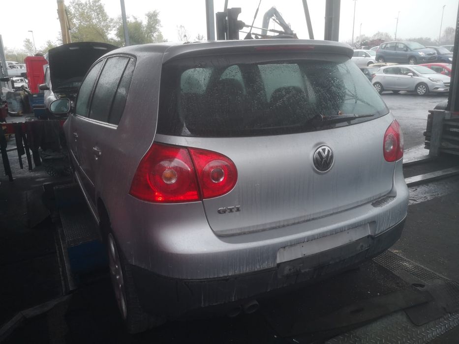 Dezmembrez vw golf 5