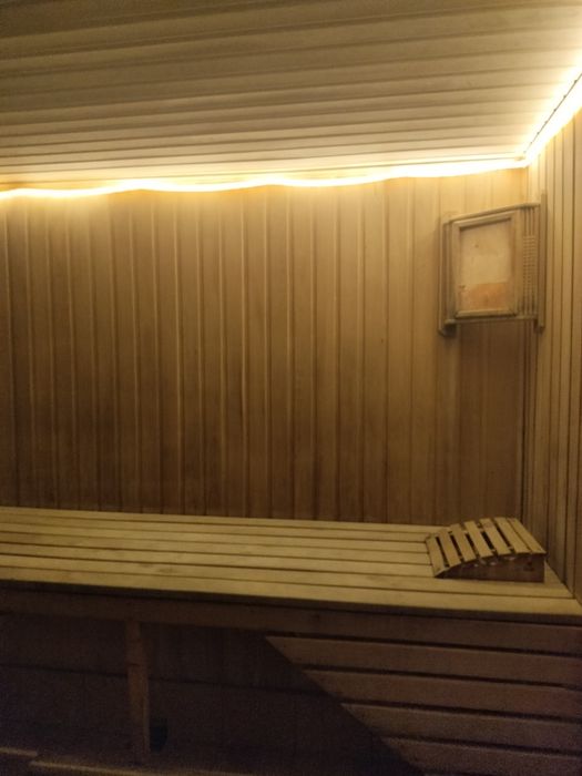 Баня -сауна с бассейном,прфееиональным караоке,бильардом.