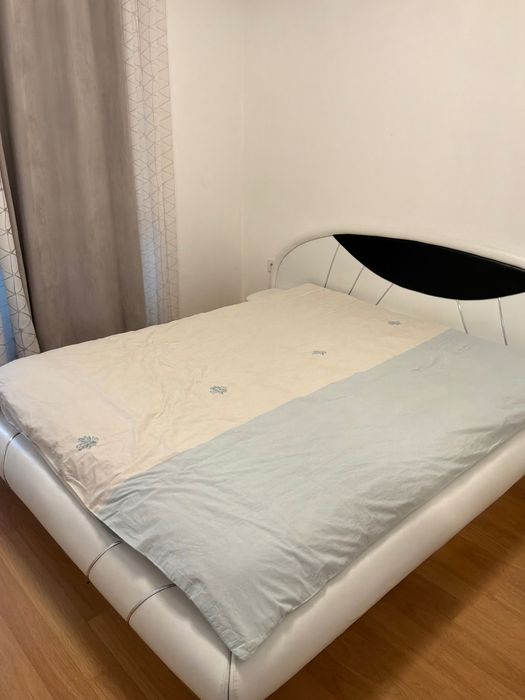 Легло и огледало