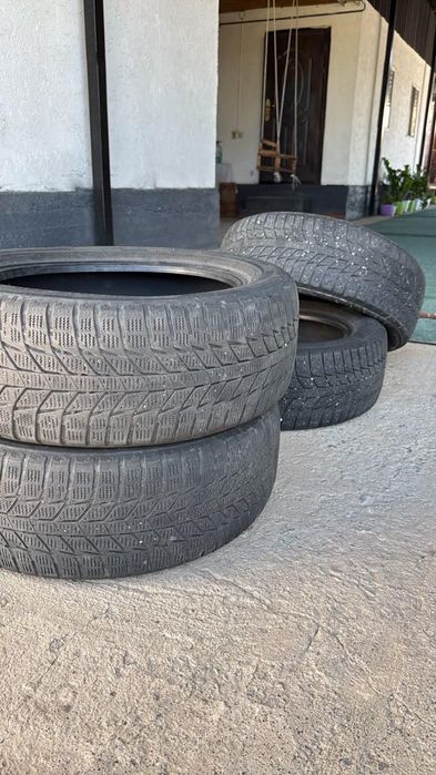 Шины 215/55R17 в отличном состоянии