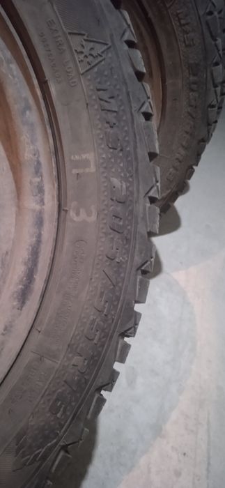Goodyear205*55 *R16 шипованные с дисками