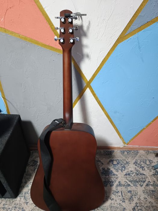 Продам акустическую гитару walden