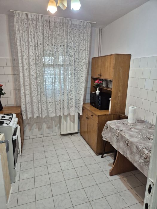 Particular ofer spre inchiriere apartament 2 camere decomandat