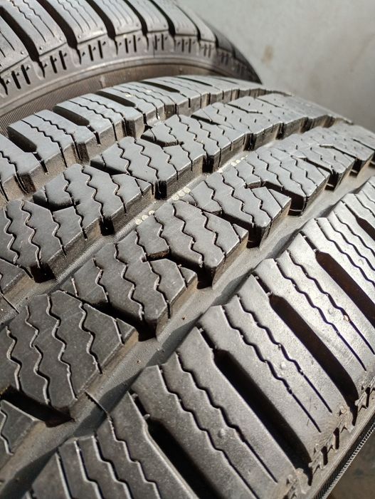 Почти нови 2бр.215/70/15С Maxxis dot1924