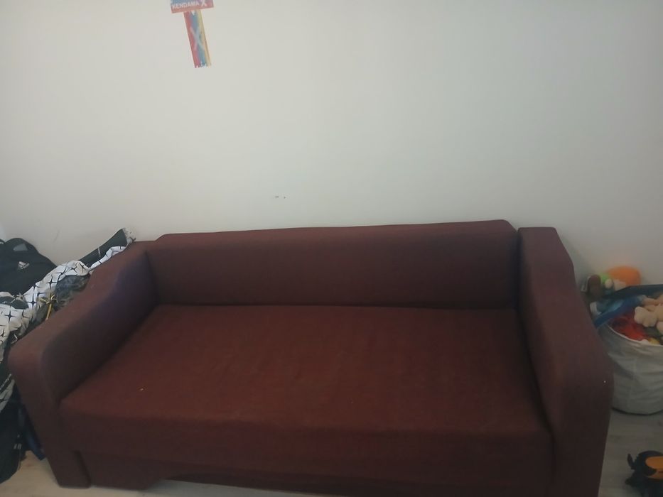 Vand canapea extensibila 190-70 cand se desface are 140
