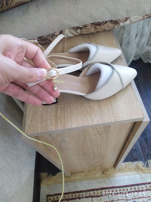 Продам женские туфли