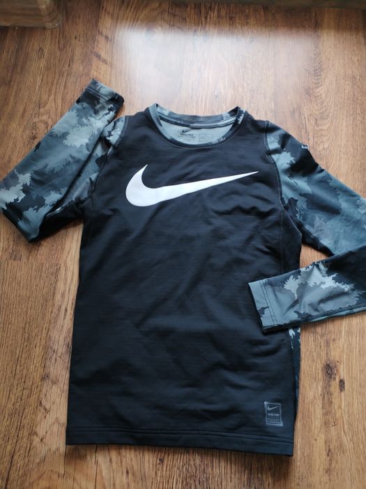 Nike Hyperwarm - юношеска блуза 158-170см.