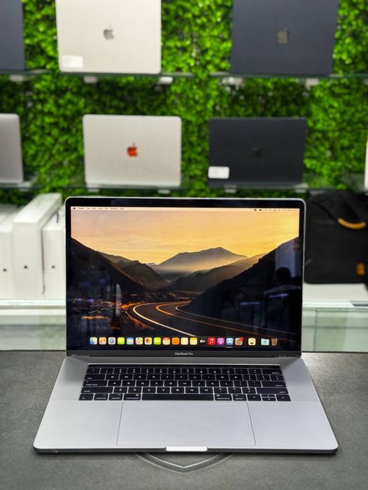 Macbook Pro 1tb Core i7 15inch  Retina 2k