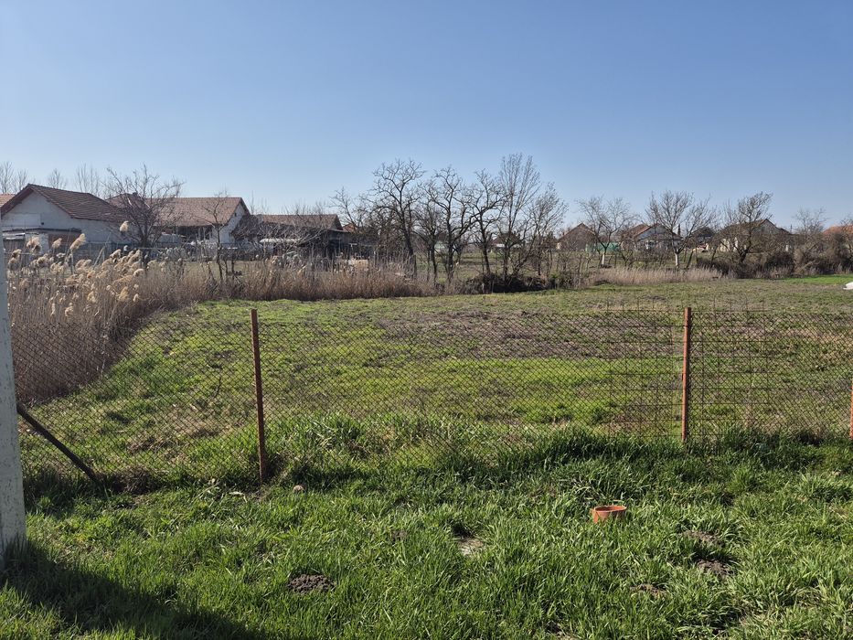 Teren intravilan de vanzare !