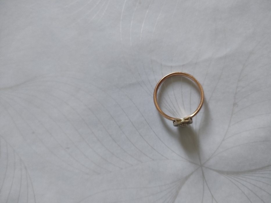 Продам кольцо золотое