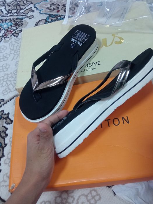 Женская обувь разная