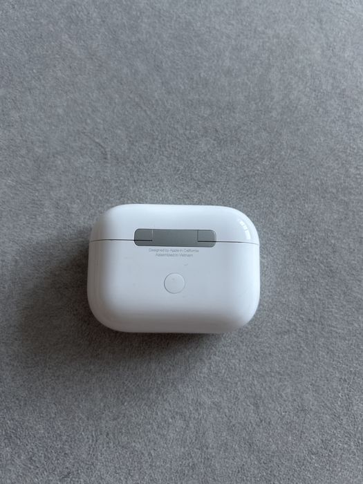 Продаю AirPods Pro (оригинал)