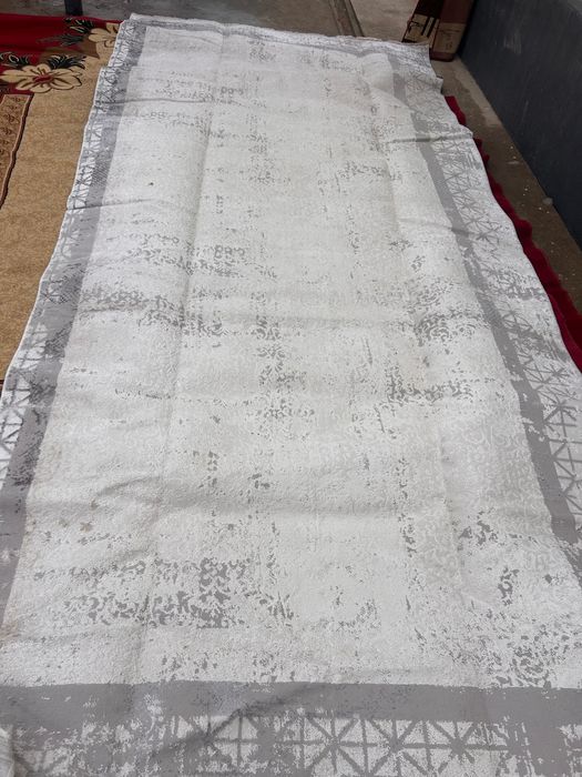 Кілем сатылады 2,50 де 5,00м