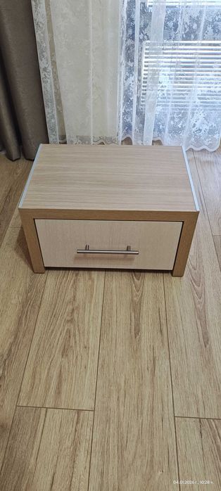 Италиански разтегателен диван от масивно дърво.