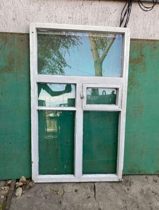 Окно с стеклом без рамки