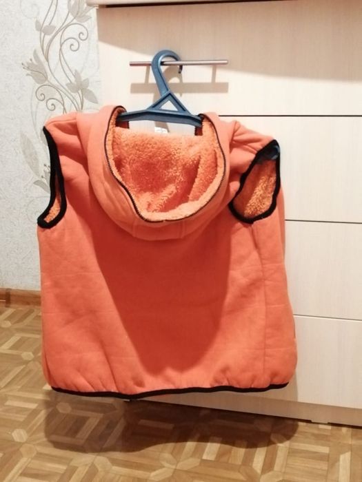 Тёплый жилет для девушек