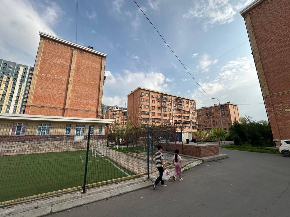 Сергели Спутник 16а 2 хона 3 этаж 67 кв 3 хона килса булади ипотек бул