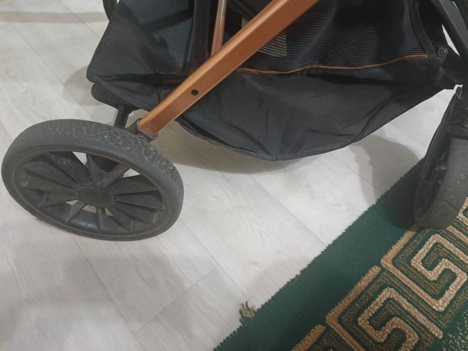 Прогулочная детская коляска