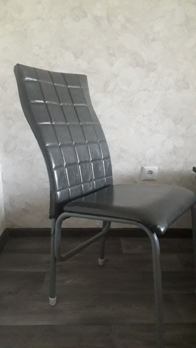 Три стула новые! Цвет серый.