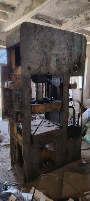 Гидравлический пресс. СССР 100 тонналик.