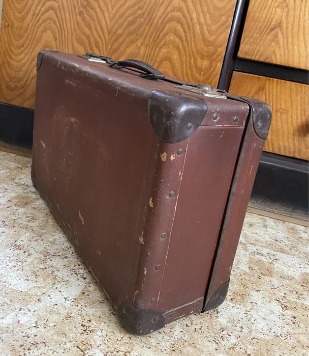 Античен куфар запазен