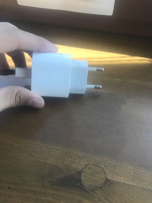 продам оригинальный блок от зарядки iphone