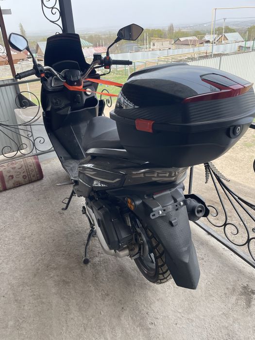 Макси.             .