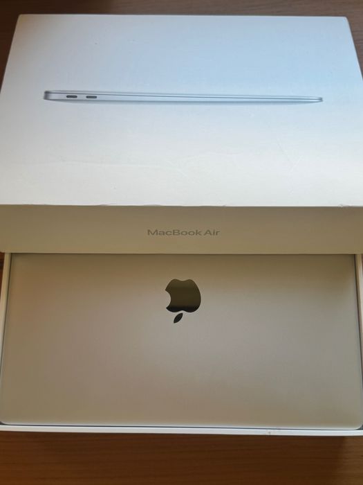 MacBook Air 13” 2020 Intel i3 | 8GB RAM | 256GB | Кутия + аксесоари