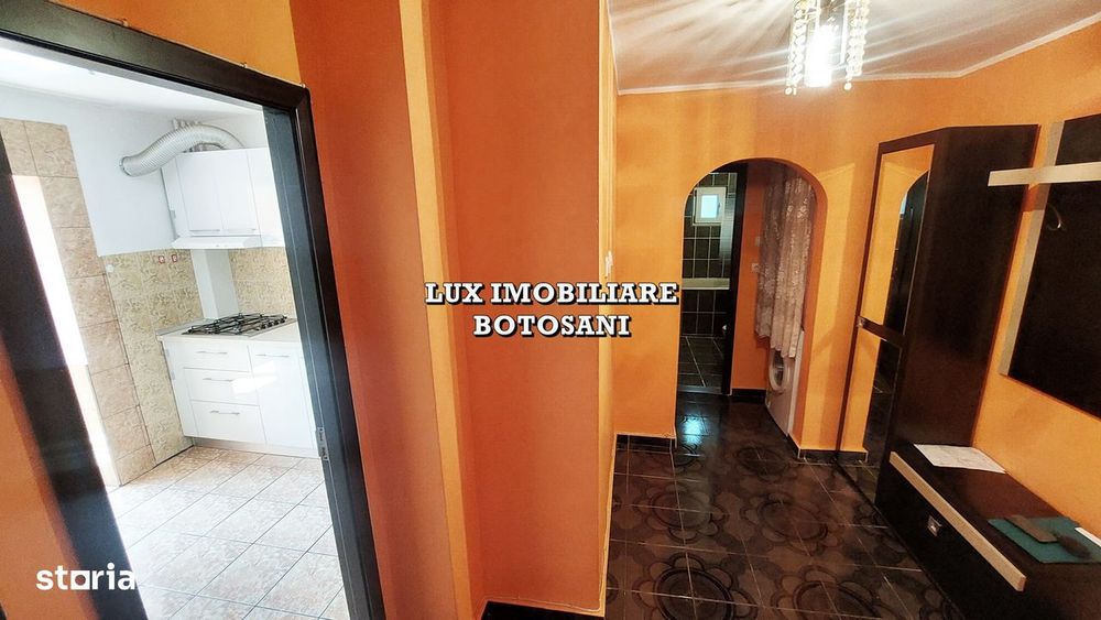 Apartament 2 camere, zona Scolii 8, etaj 3