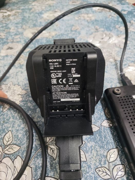 VAND Sony adaptor BC-U1, baterie BP-U30, baterie BP-U60 ,SONY HVL-LBPC și SONY SBAC-US30