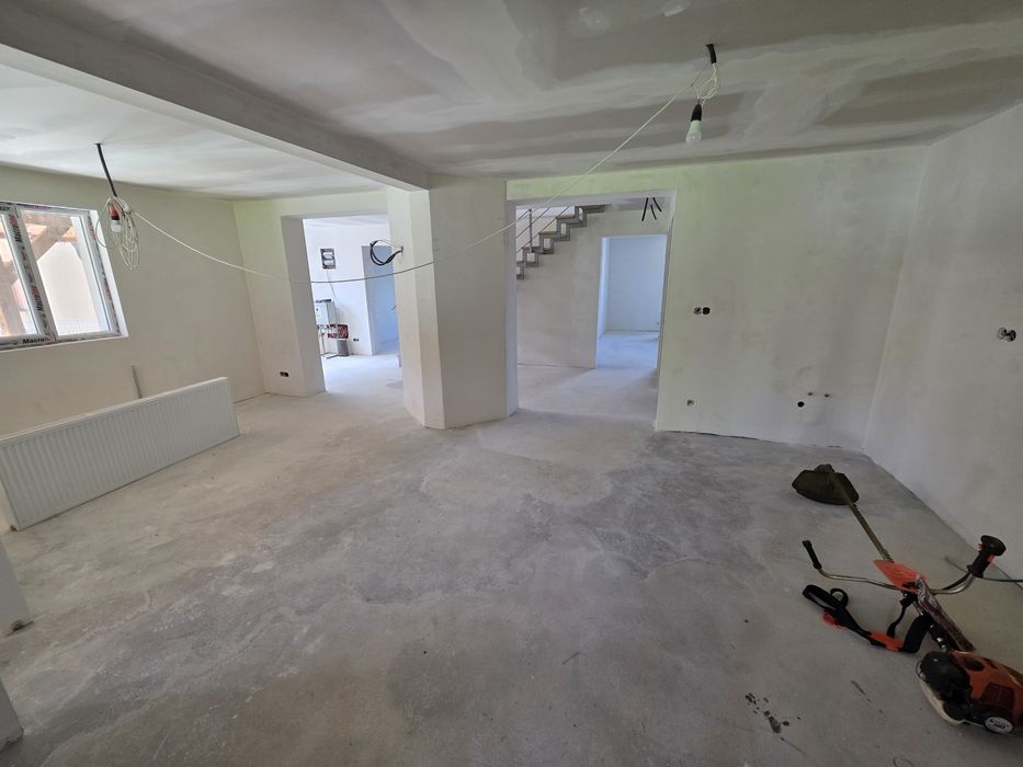 Vand casa la Belis, la principala, teren drept, 860mp!