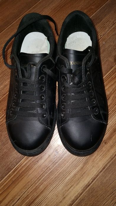 Продам обувь для девочки