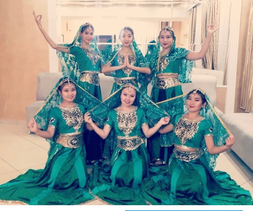 Продаются национальные костюмы.