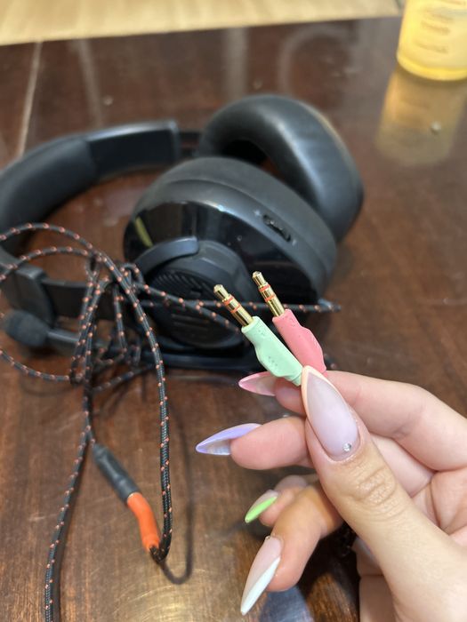 JBL слушалки с микрофон