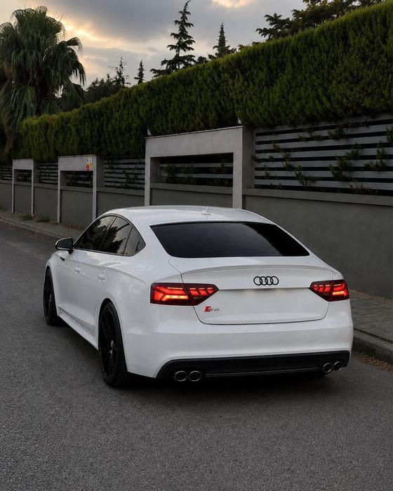 LED динамични RS-стил стопове Audi A5/S5 B8.5 Facelift (2013-2016)