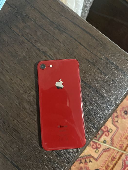 Телефон iPhone 8 64 ГБ