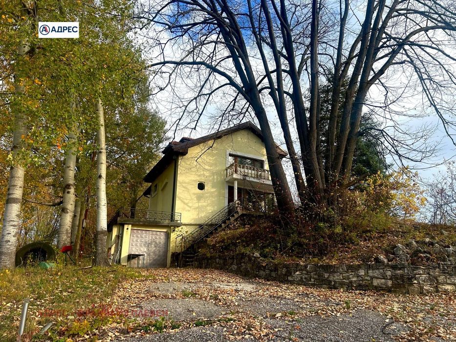 Продава се Къща в Враца, Студентски град - 200 кв.м за 767 €/кв.м - Снимка #2