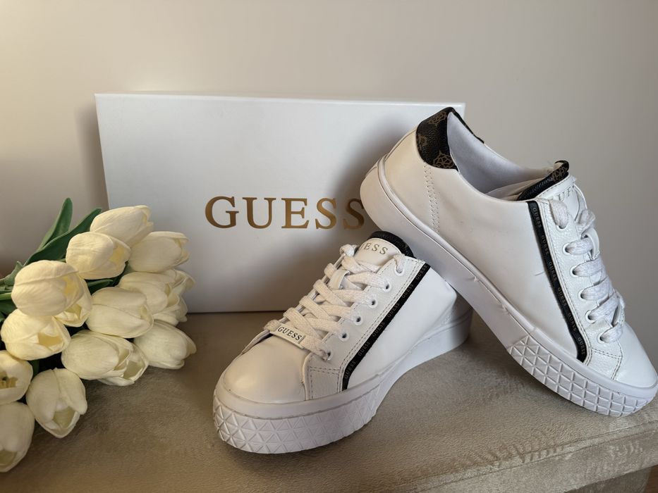 Бели обувки Guess, р-р 39