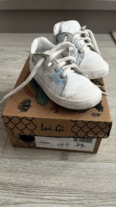 Adidasi piele marime 25