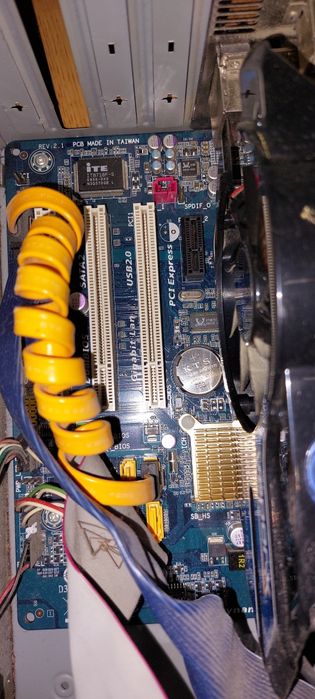 Компютър неработещ за части