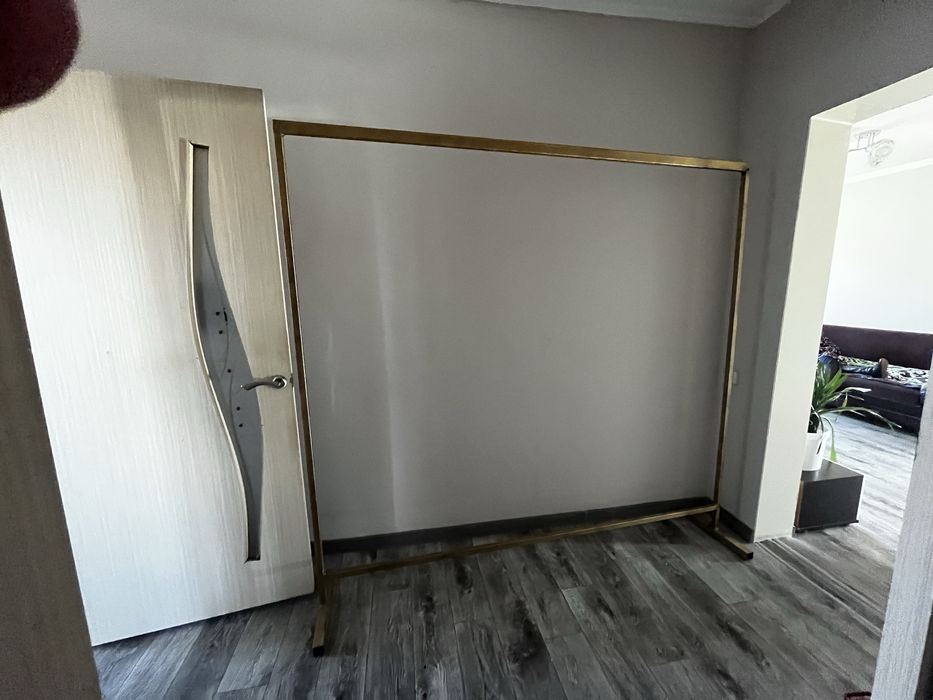 Продам металлические стойки для вешалок.