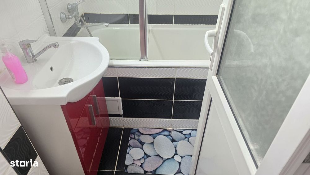 Inchiriez apartament cu 2 camere in Deva, Bld. Dacia, parter,
