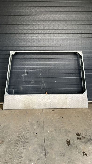 Suport spate autoplatforma cu carlig