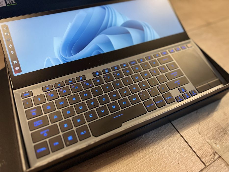 Laptop Gaming ASUS ROG Zephyrus DUO I7 10875H 300Hz RTX 2070 Super 1tb