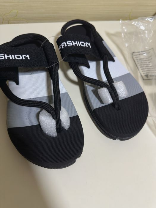 Продам сандали новые