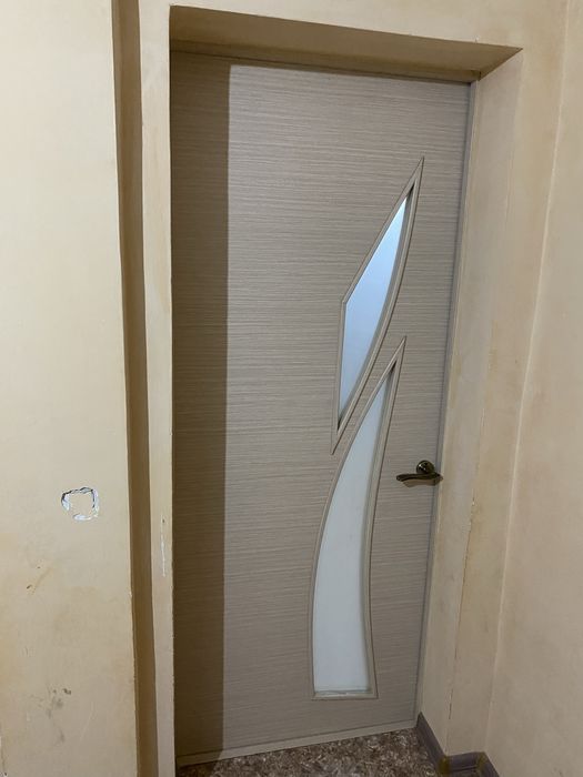 продам двери,кровать,люстру,шкаф