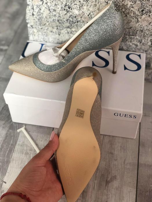 Нови обувки на ток Guess 39 номер