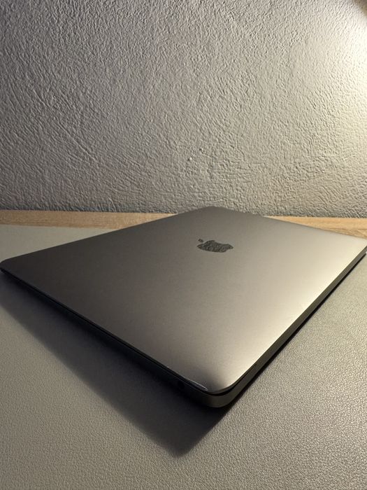 MacBook Air 13” Retina 2018, i5, 8GB RAM, Space Grey