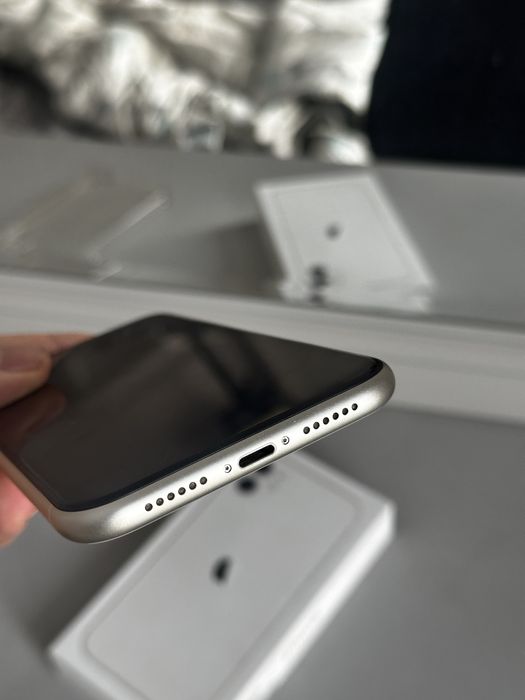 Продаю Iphone 11 64гб